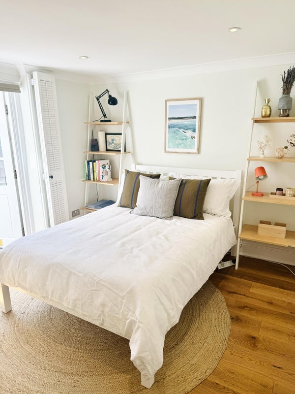 Flat Mortimer Road in Greater London