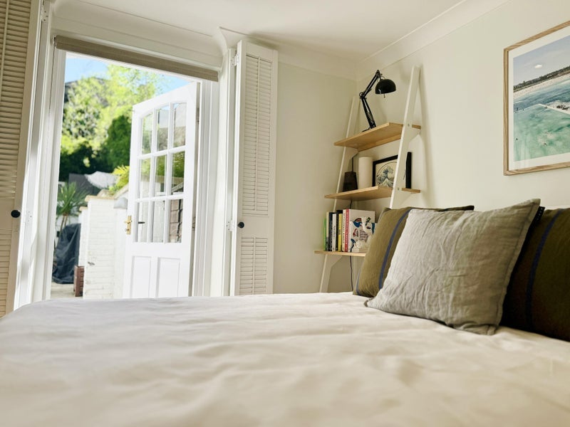 Flat Mortimer Road in Greater London