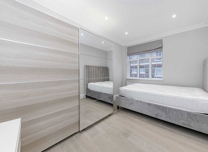 Flat Chelsea Manor Street in Greater London