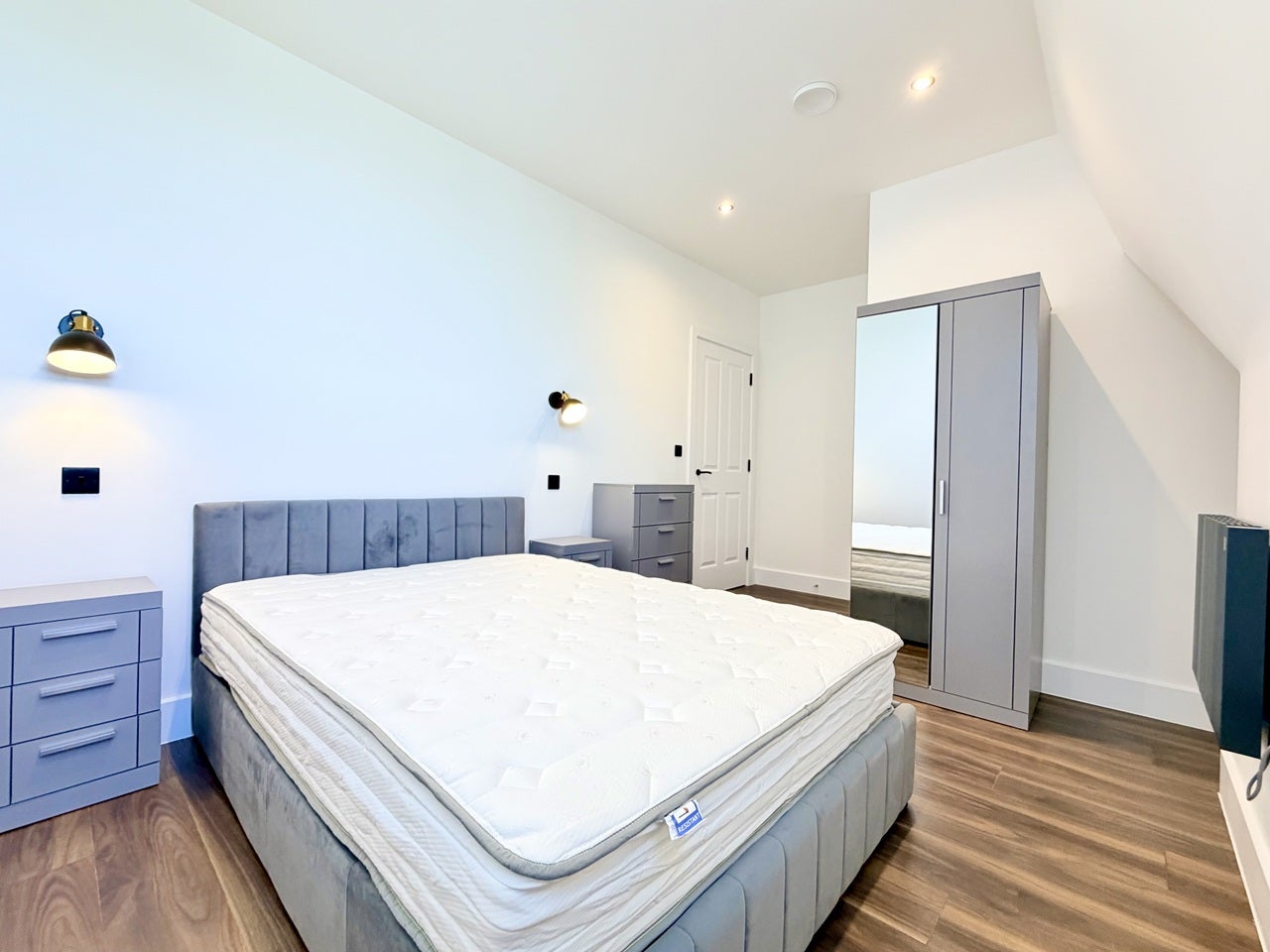 Flat Harrow Road in City of Westminster