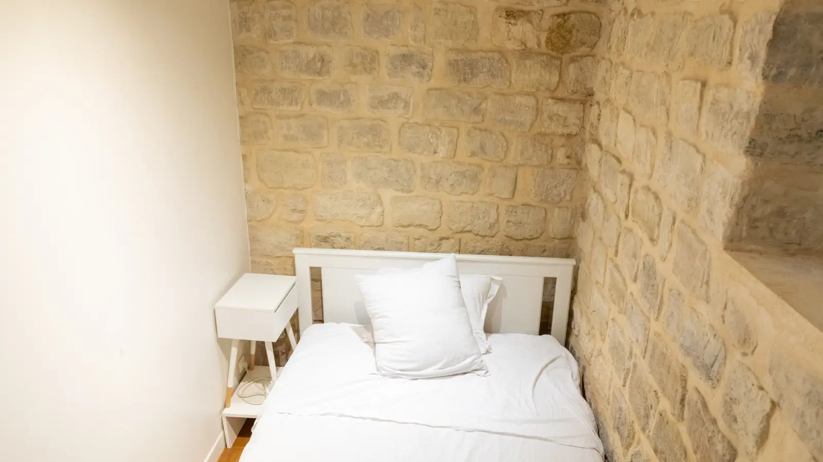 Flat Rue des Panoyaux in Paris
