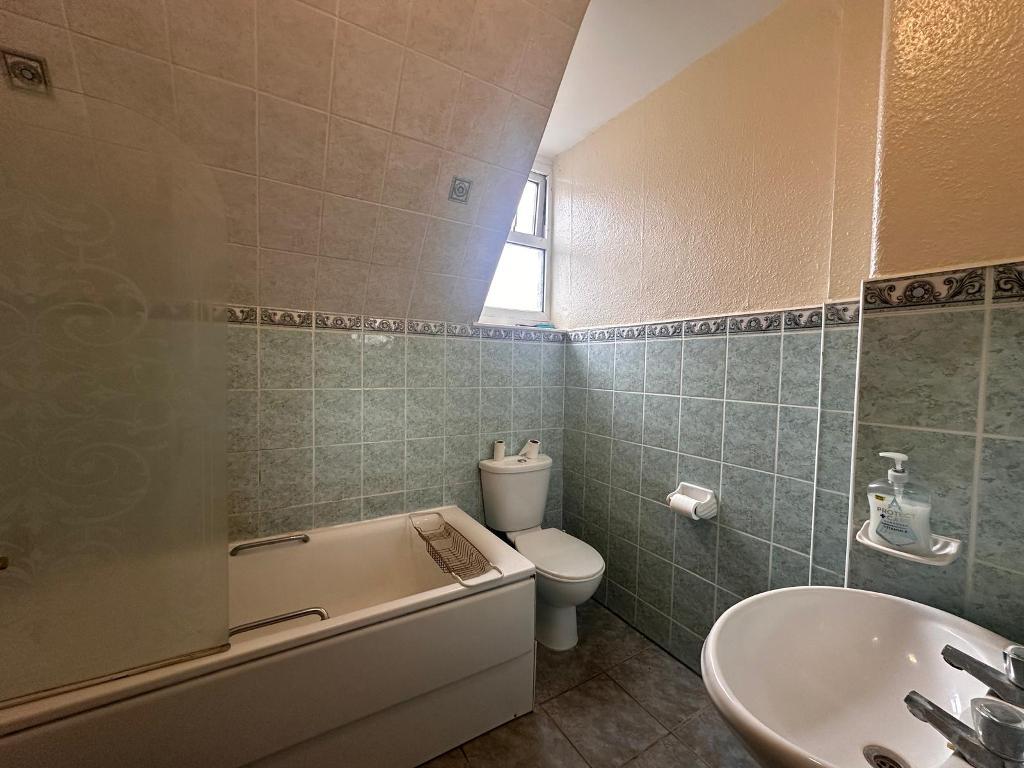 Room Fitzneal Street in Greater London