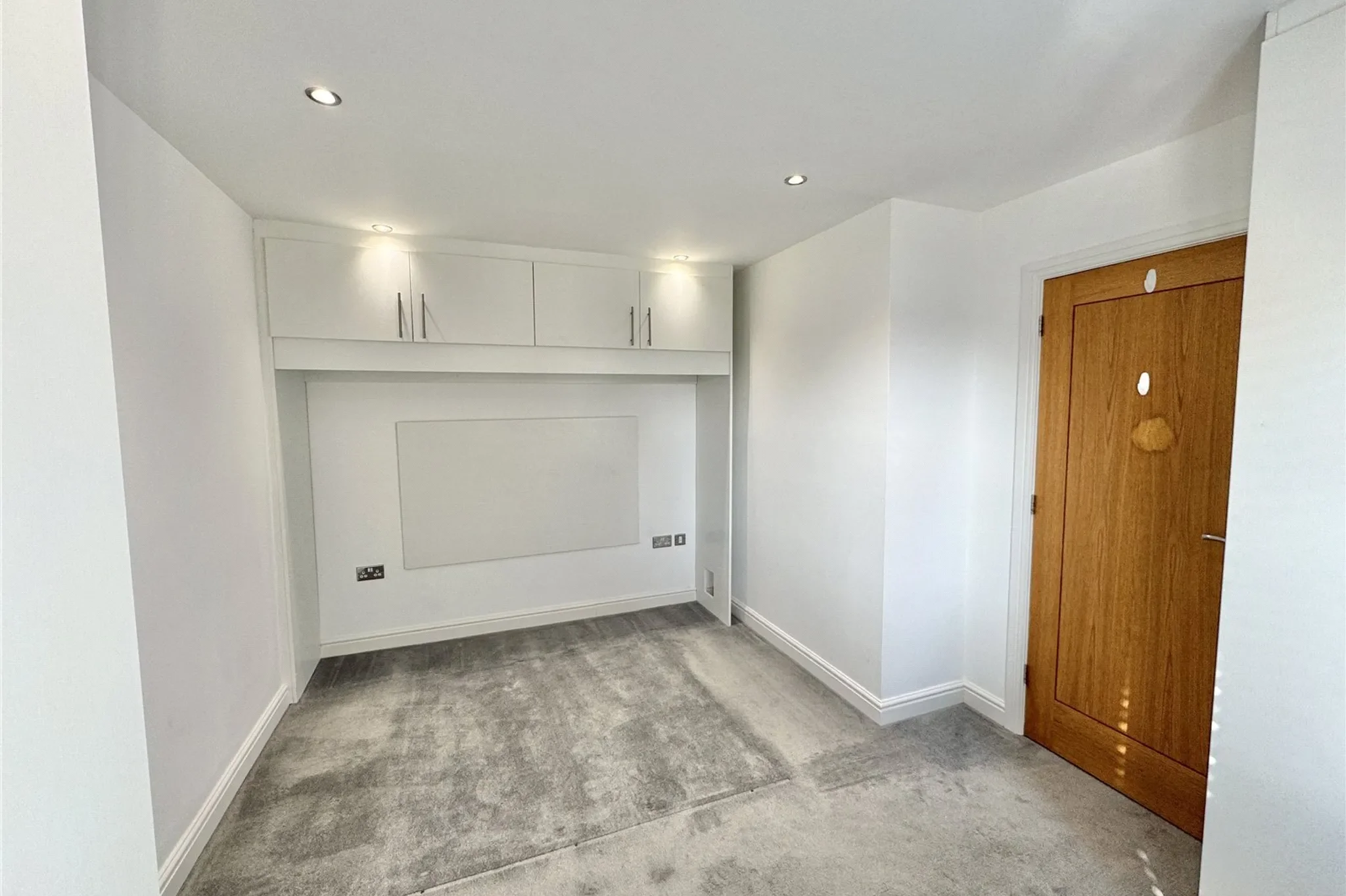 House New Road in Hertsmere