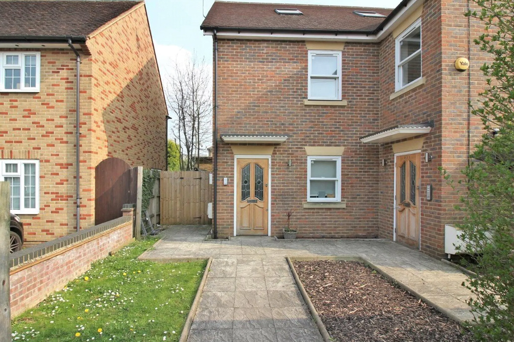 House New Road in Hertsmere