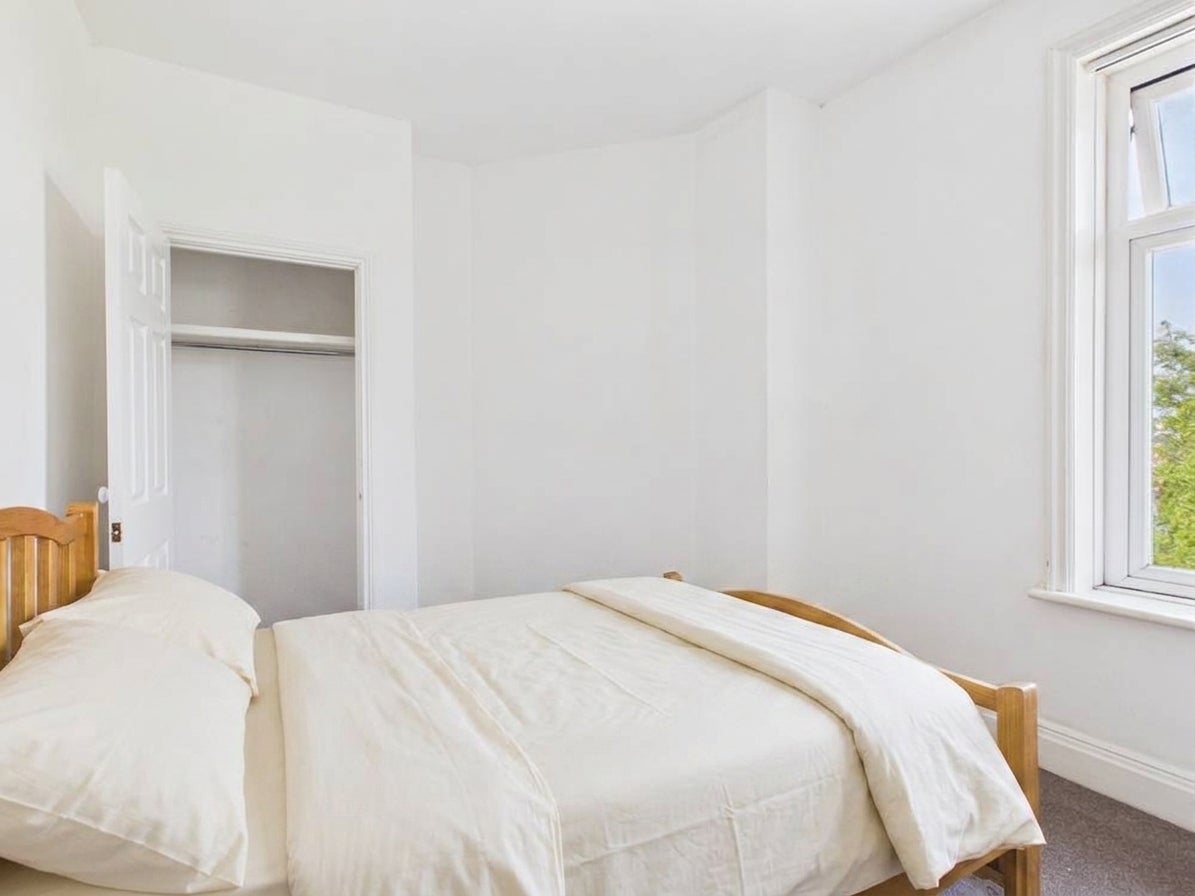 Room Lysons Avenue in Gloucester