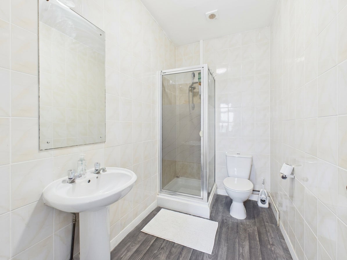 Room Lysons Avenue in Gloucester