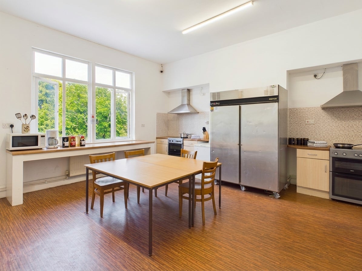 Room Lysons Avenue in Gloucester
