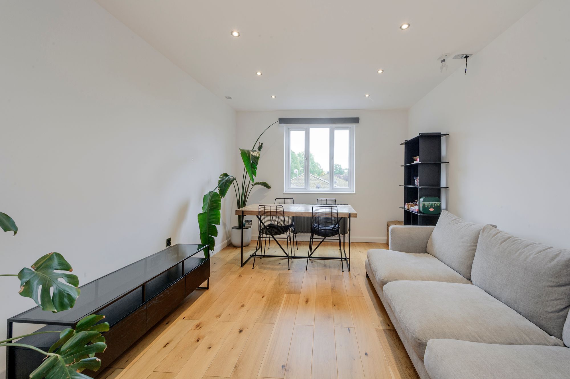 Flat Fellows Road in Greater London
