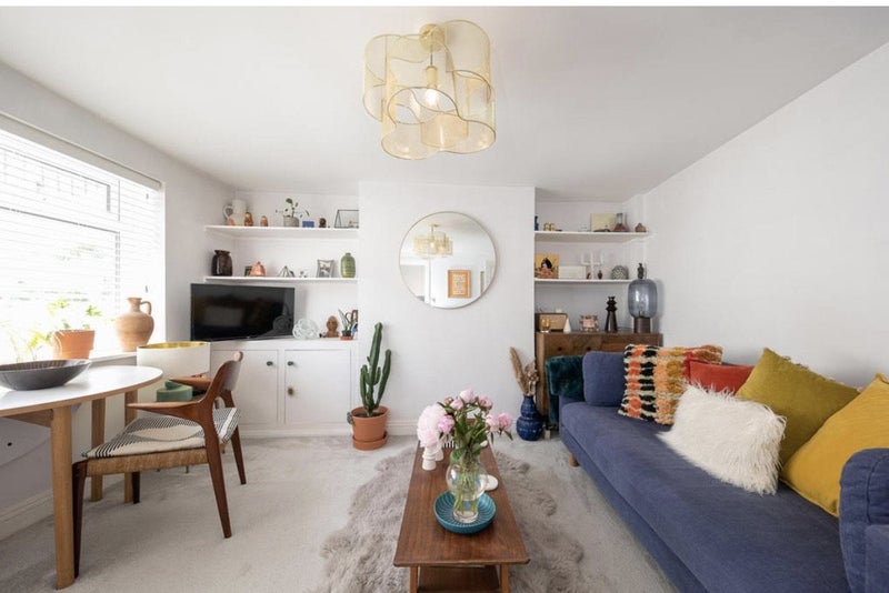 Flat Montague Road in Greater London
