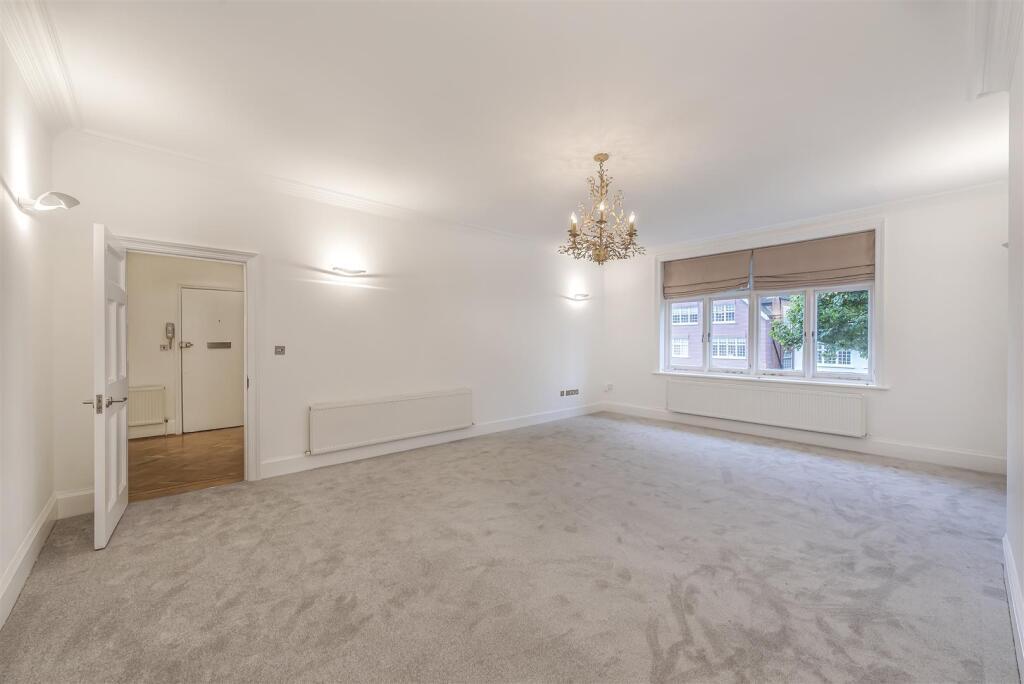 Flat Bracknell Gardens in London