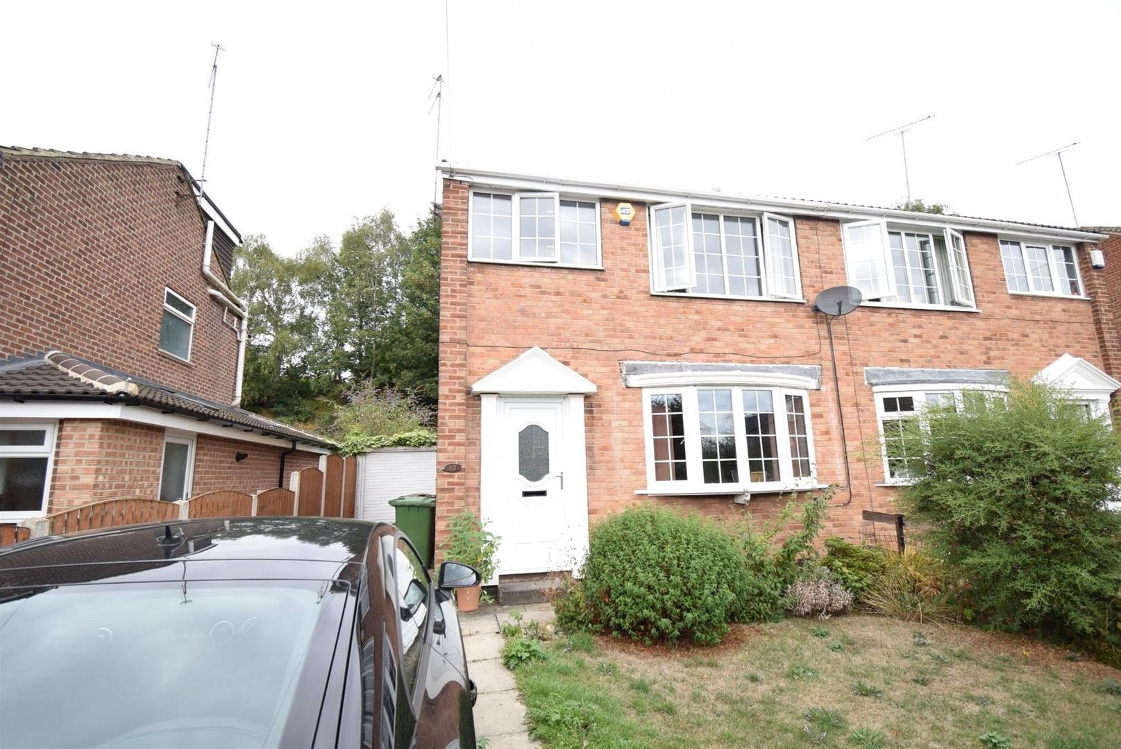 House Manor Crescent in Wakefield