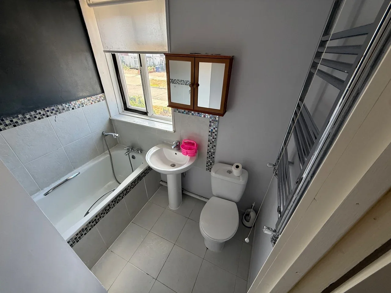 Room Wallcote Avenue in Greater London