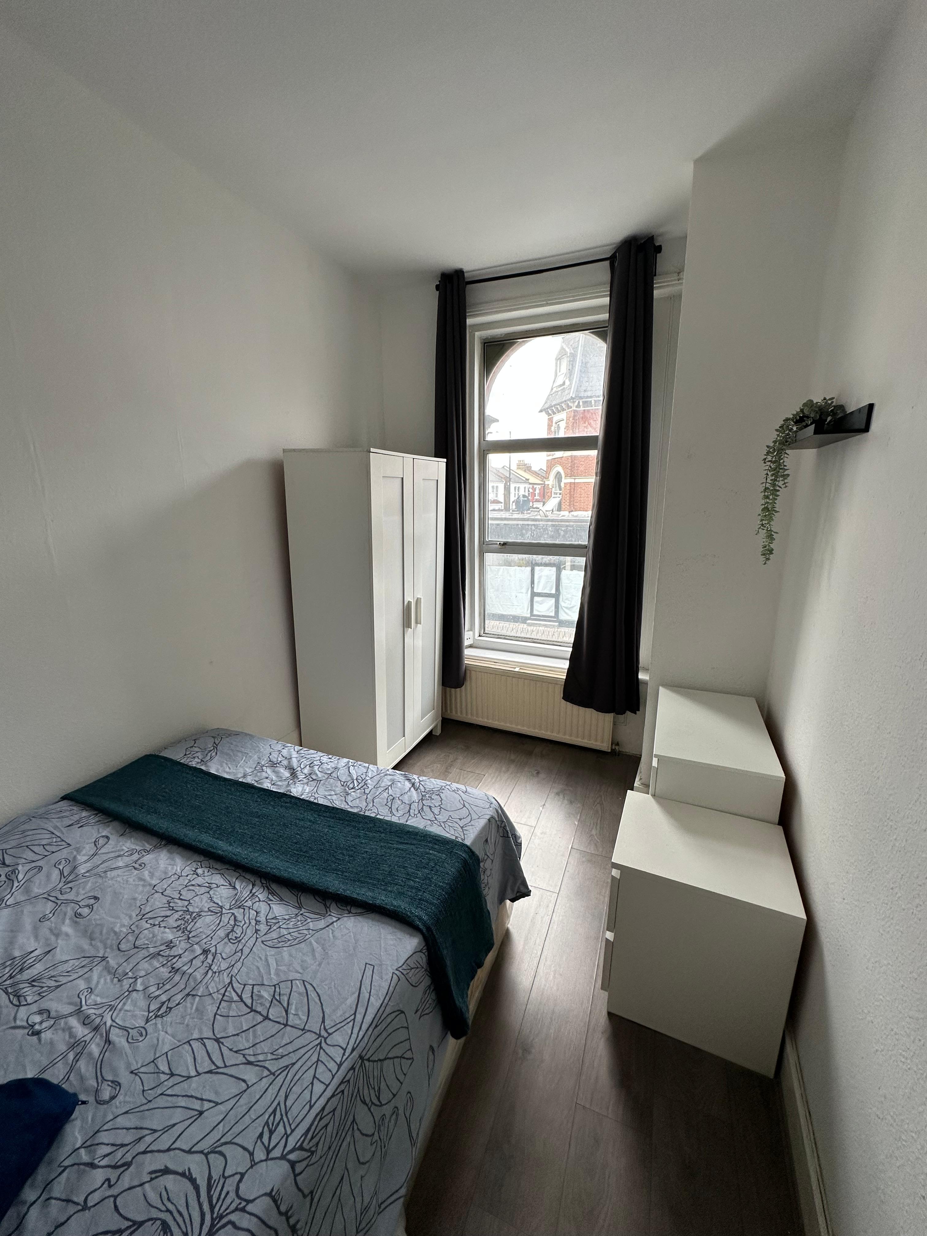 Flat Turnpike Lane in Greater London