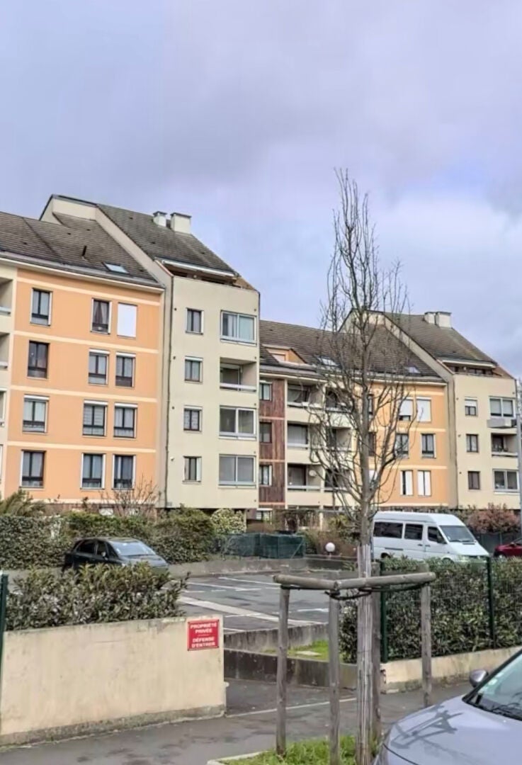 Flat Place Léon Cassé in Corbeil-Essonnes