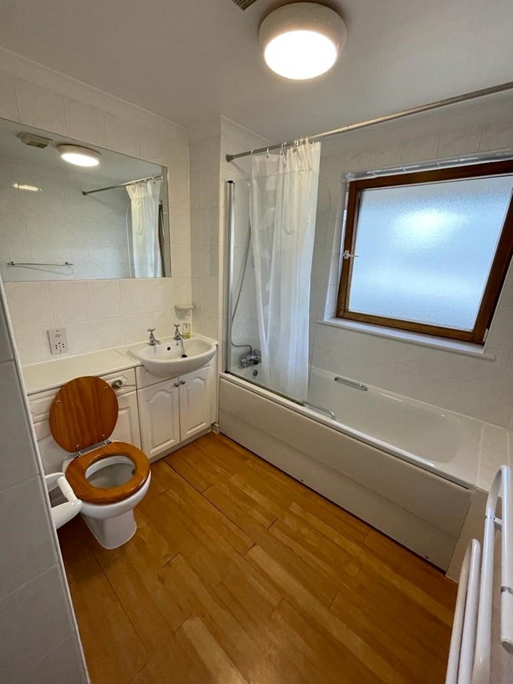 Flat Meridian Place in Greater London