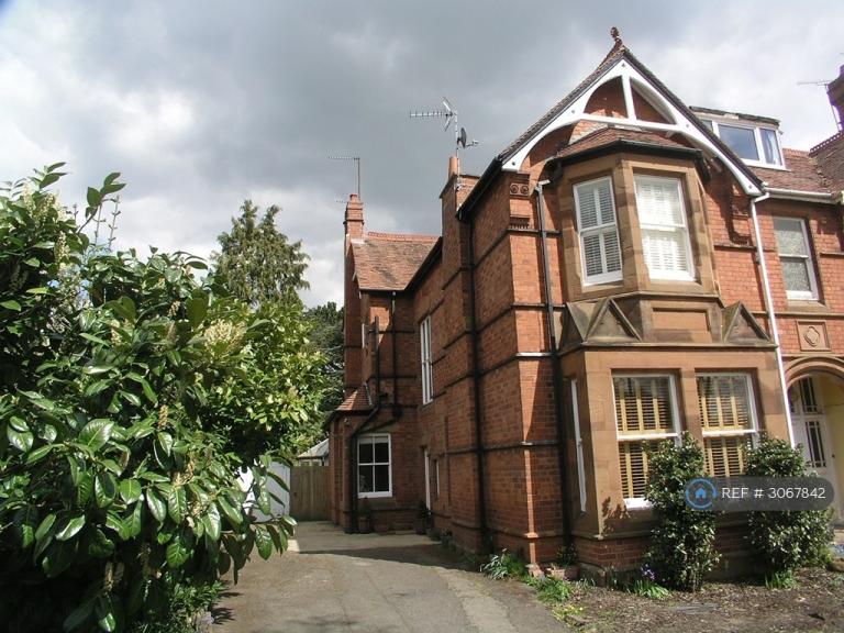 Room Priory Road in Kenilworth