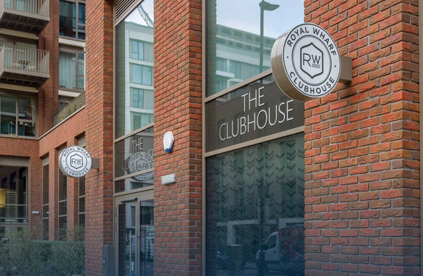 Flat Royal Crest Avenue in Greater London