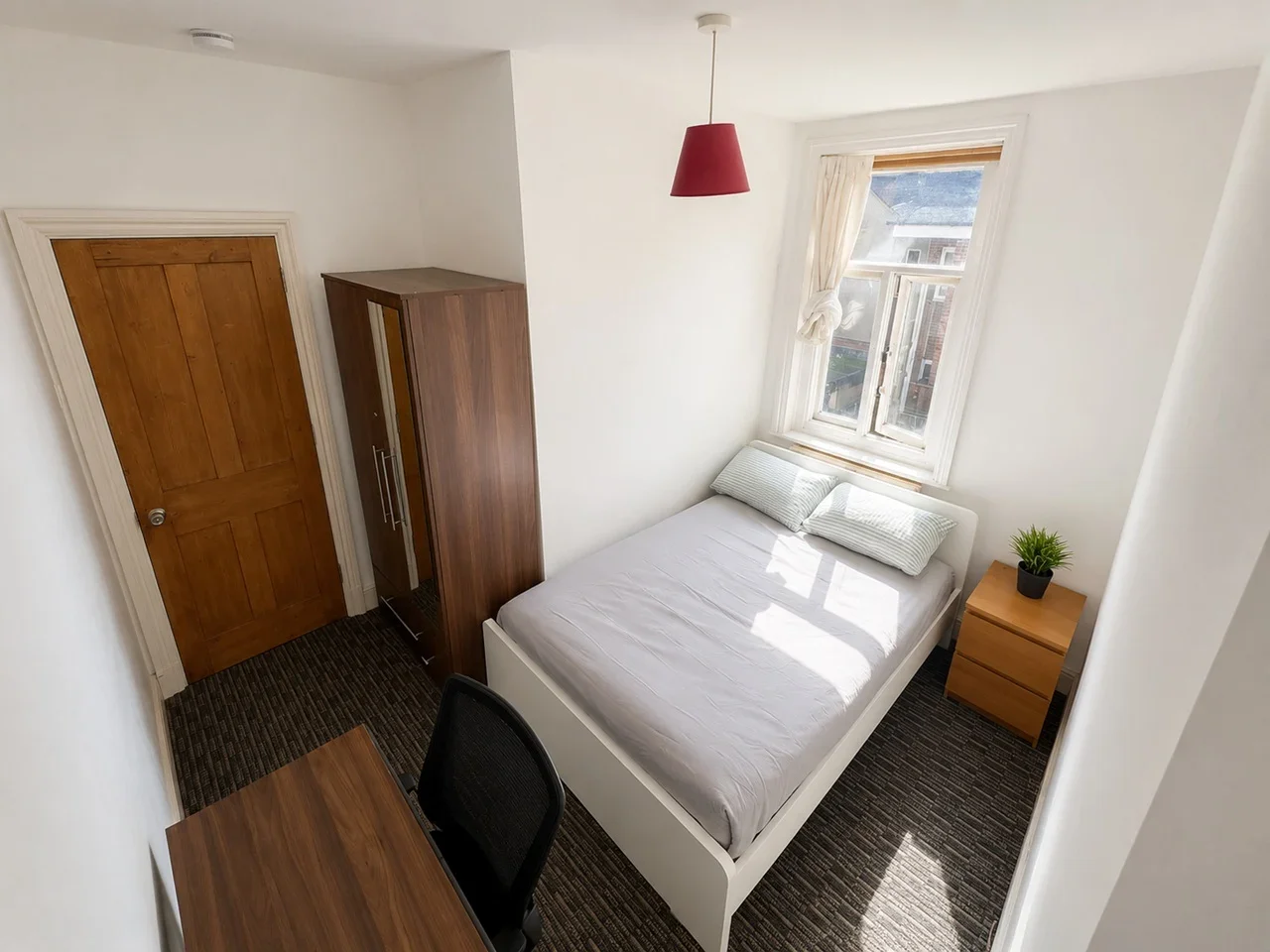 Room Cranleigh Road in Greater London