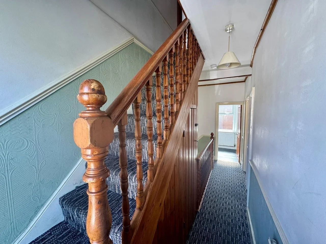 Room Cranleigh Road in Greater London
