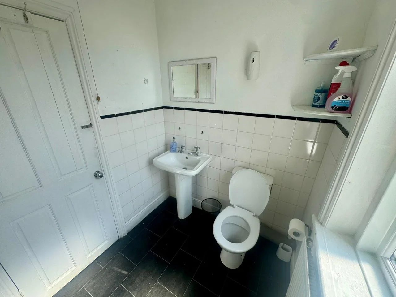 Room Cranleigh Road in Greater London
