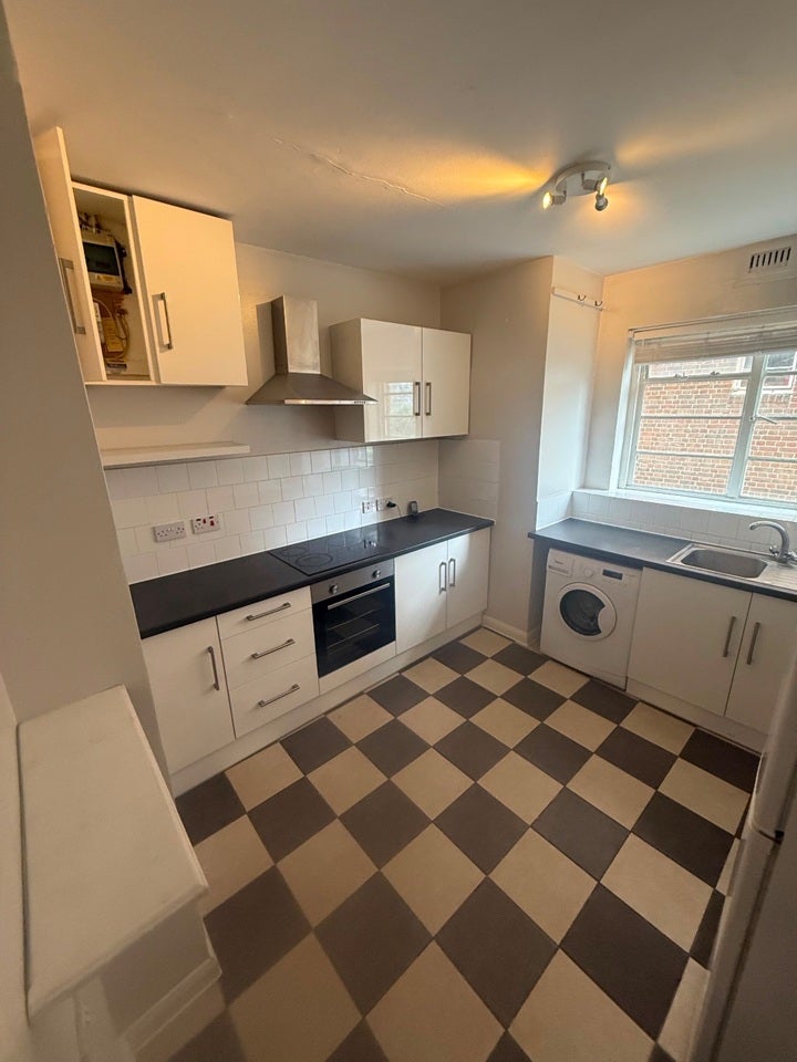Flat Dorchester Court in Greater London