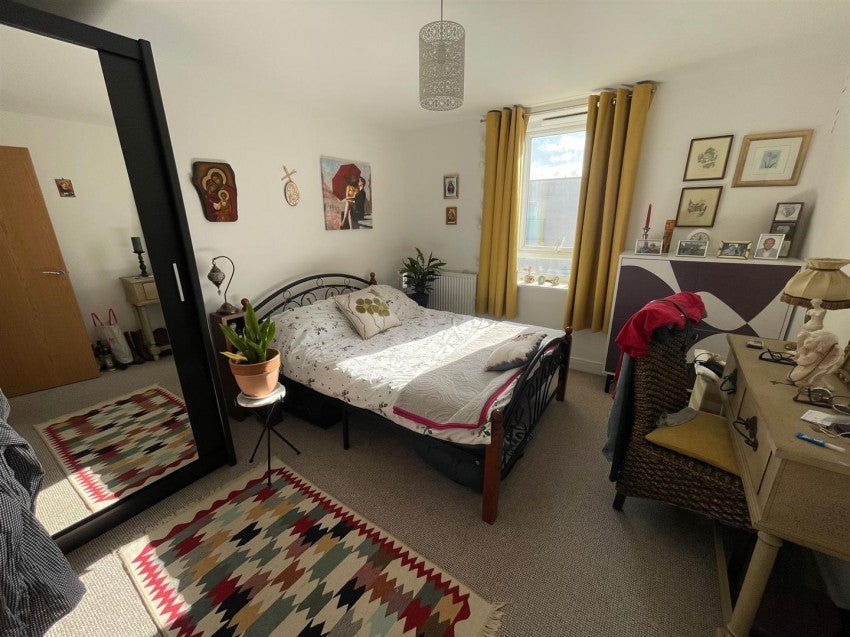 Flat Fairfield Road in Greater London