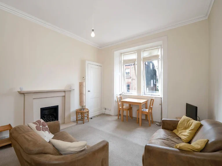 Flat Milton Street in City of Edinburgh
