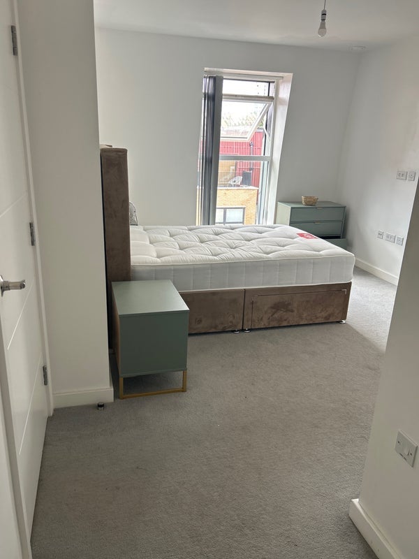 Room Brumwell Avenue in Greater London