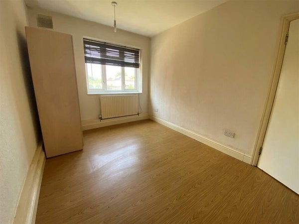 Flat Dagenham Road in London
