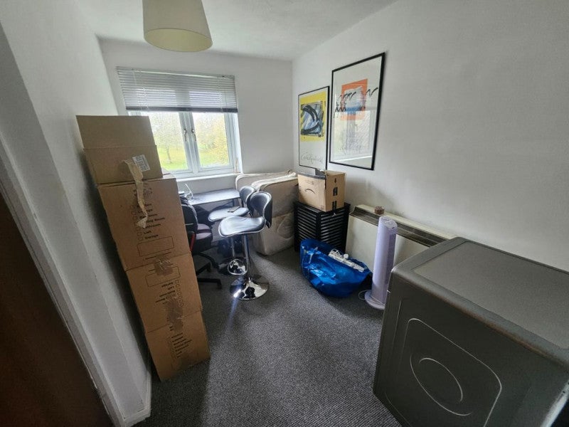 Flat Paddock Close in Bristol