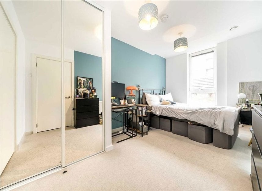 Flat Amelia Street in Greater London