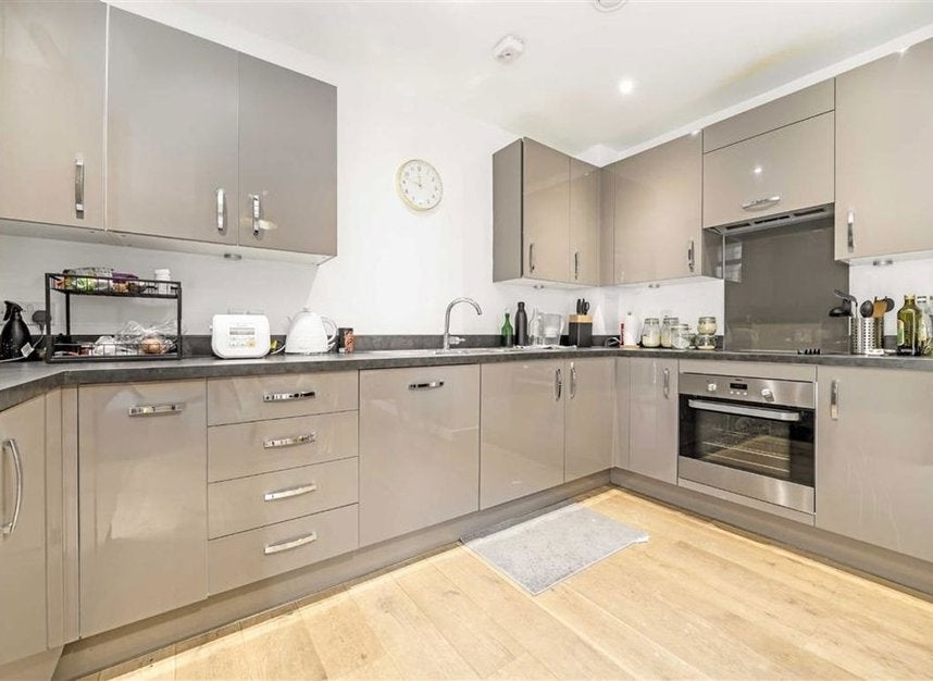 Flat Amelia Street in Greater London
