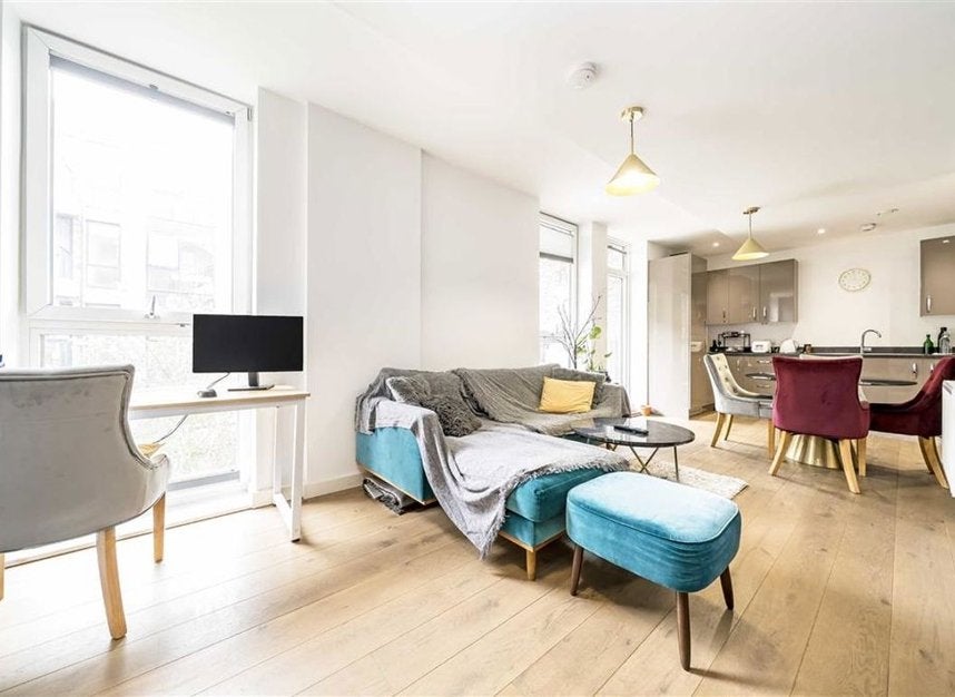 Flat Amelia Street in Greater London