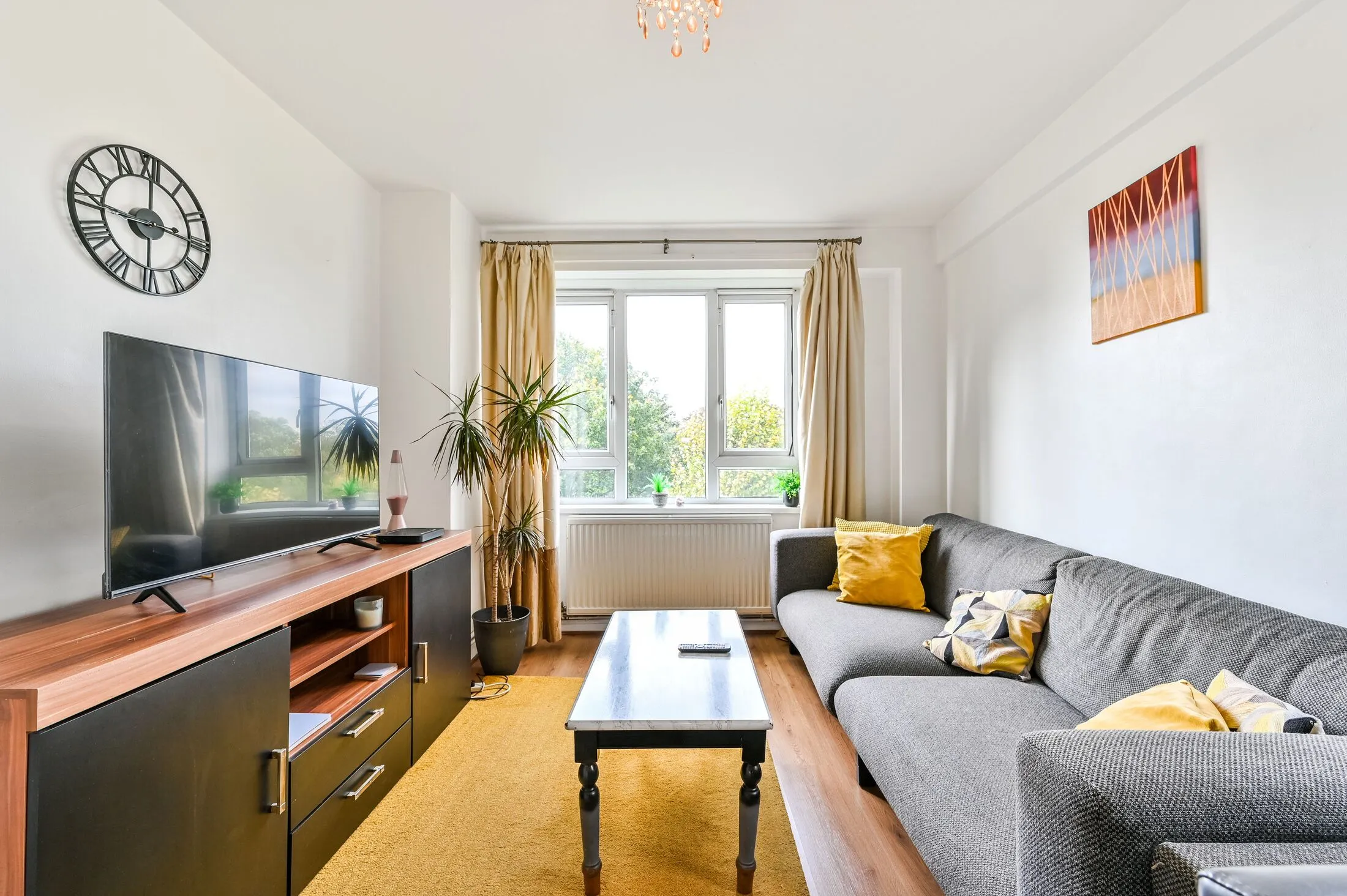 Flat Clifton Road in Greater London