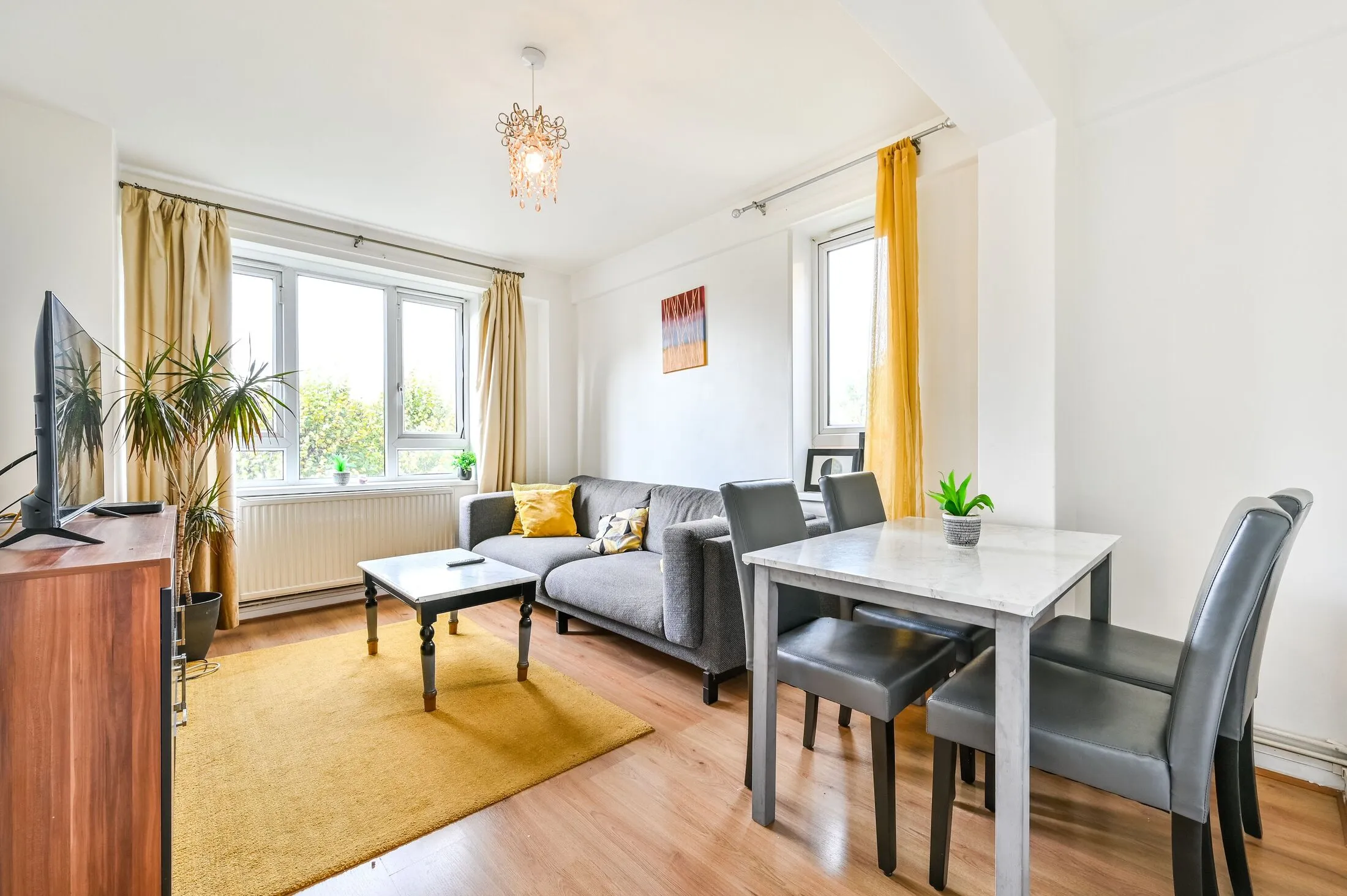 Flat Clifton Road in Greater London