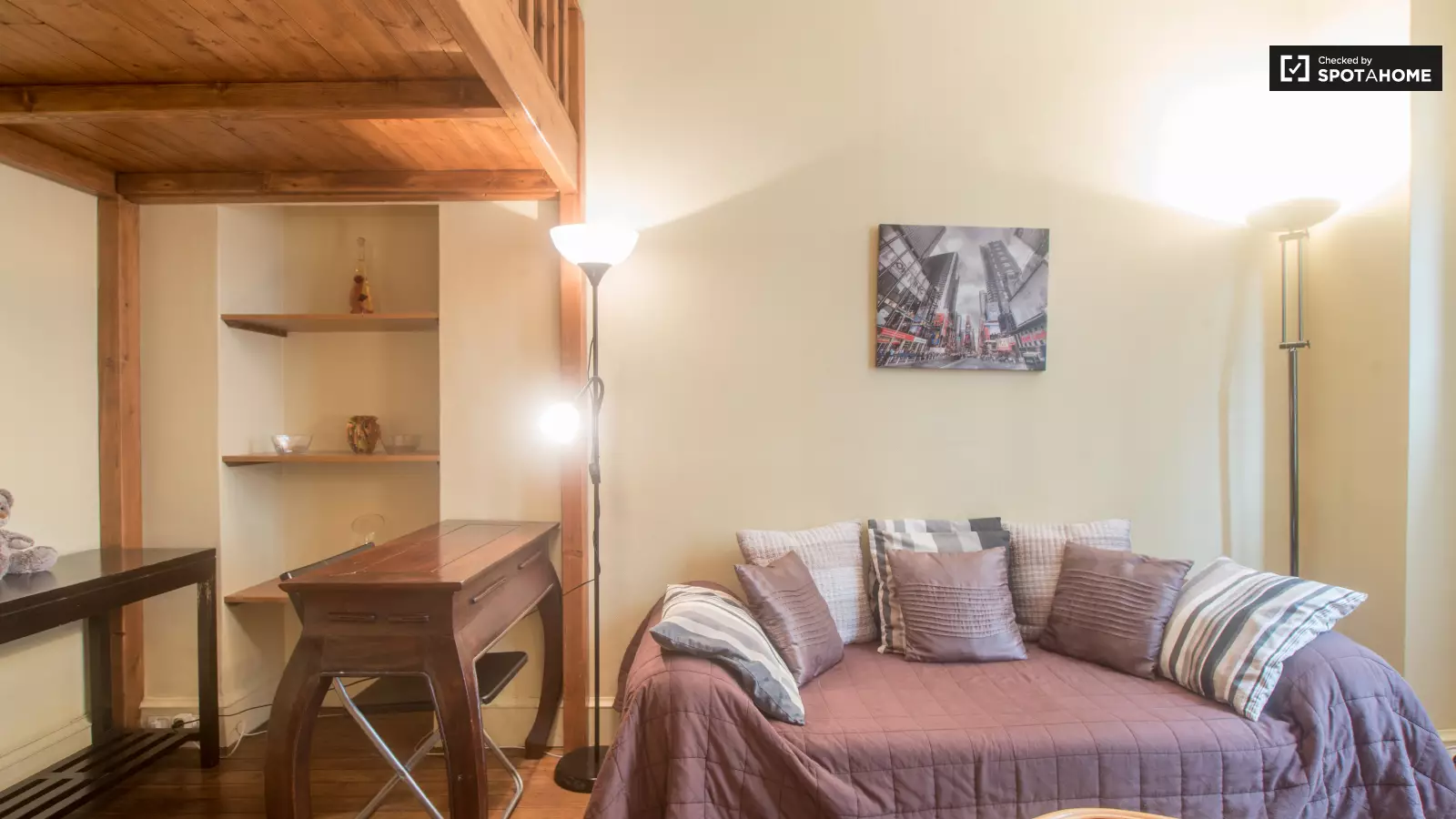 Flat Rue Pierre Demours in Paris