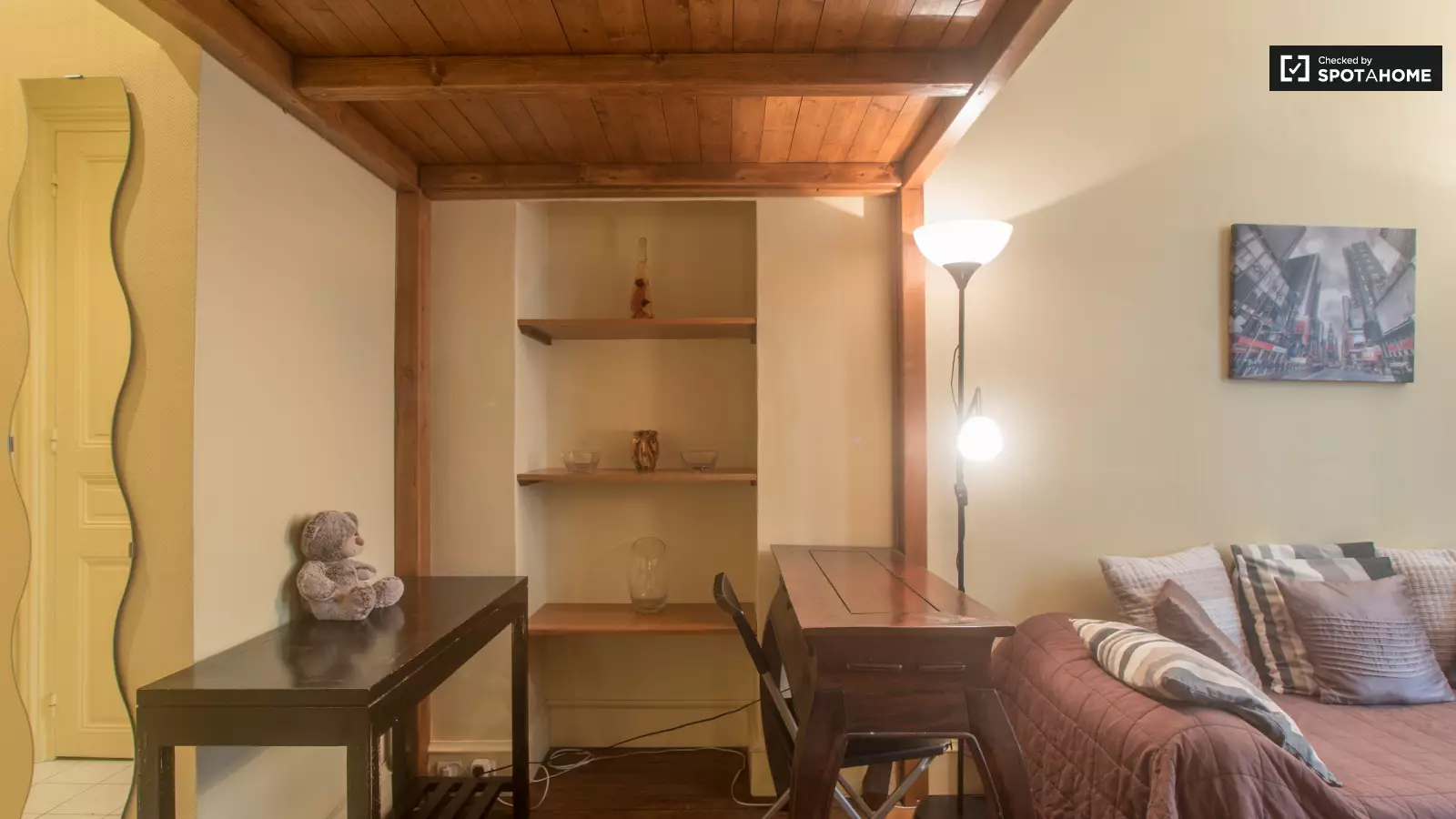 Flat Rue Pierre Demours in Paris
