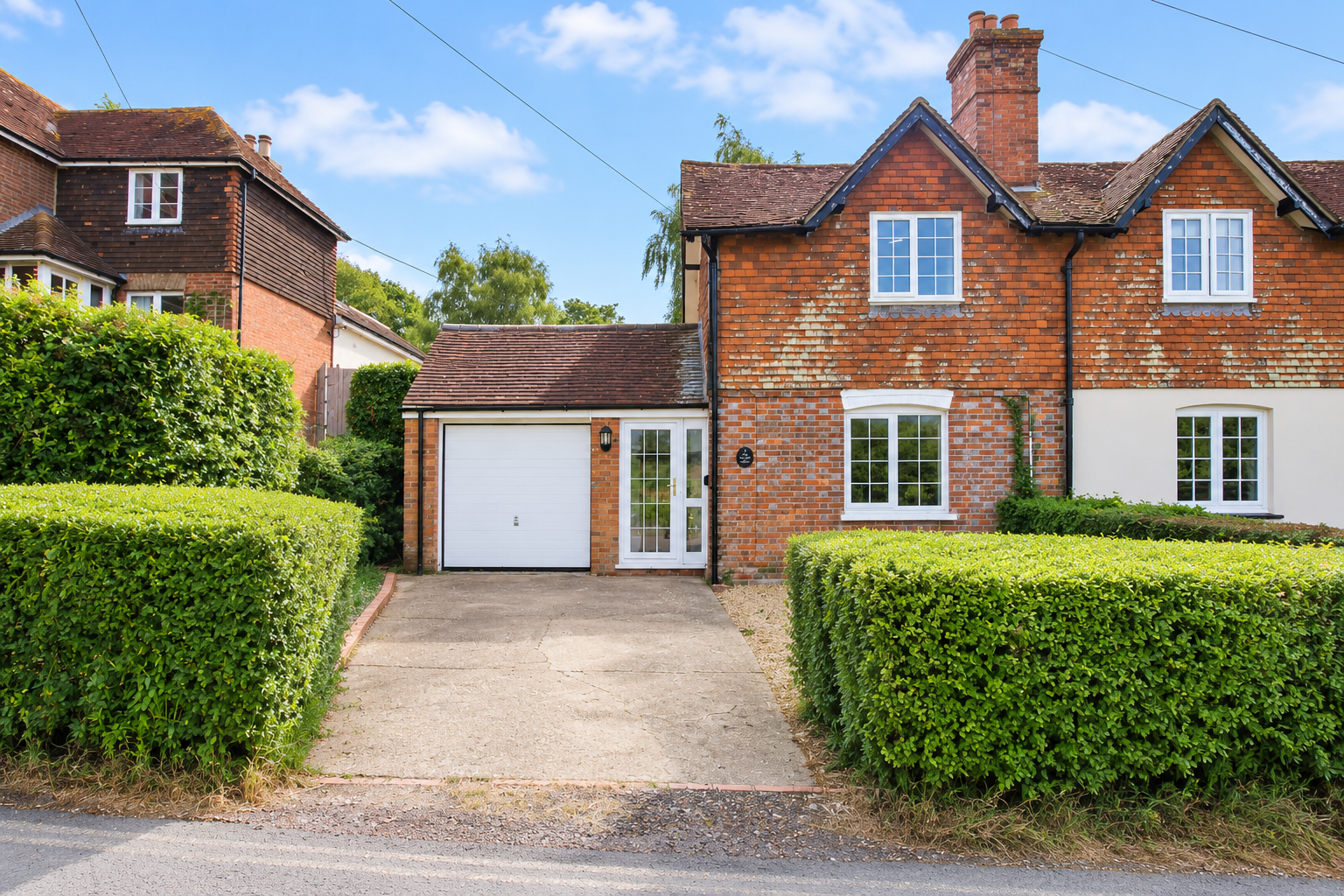 House Peters Green Road in Rother