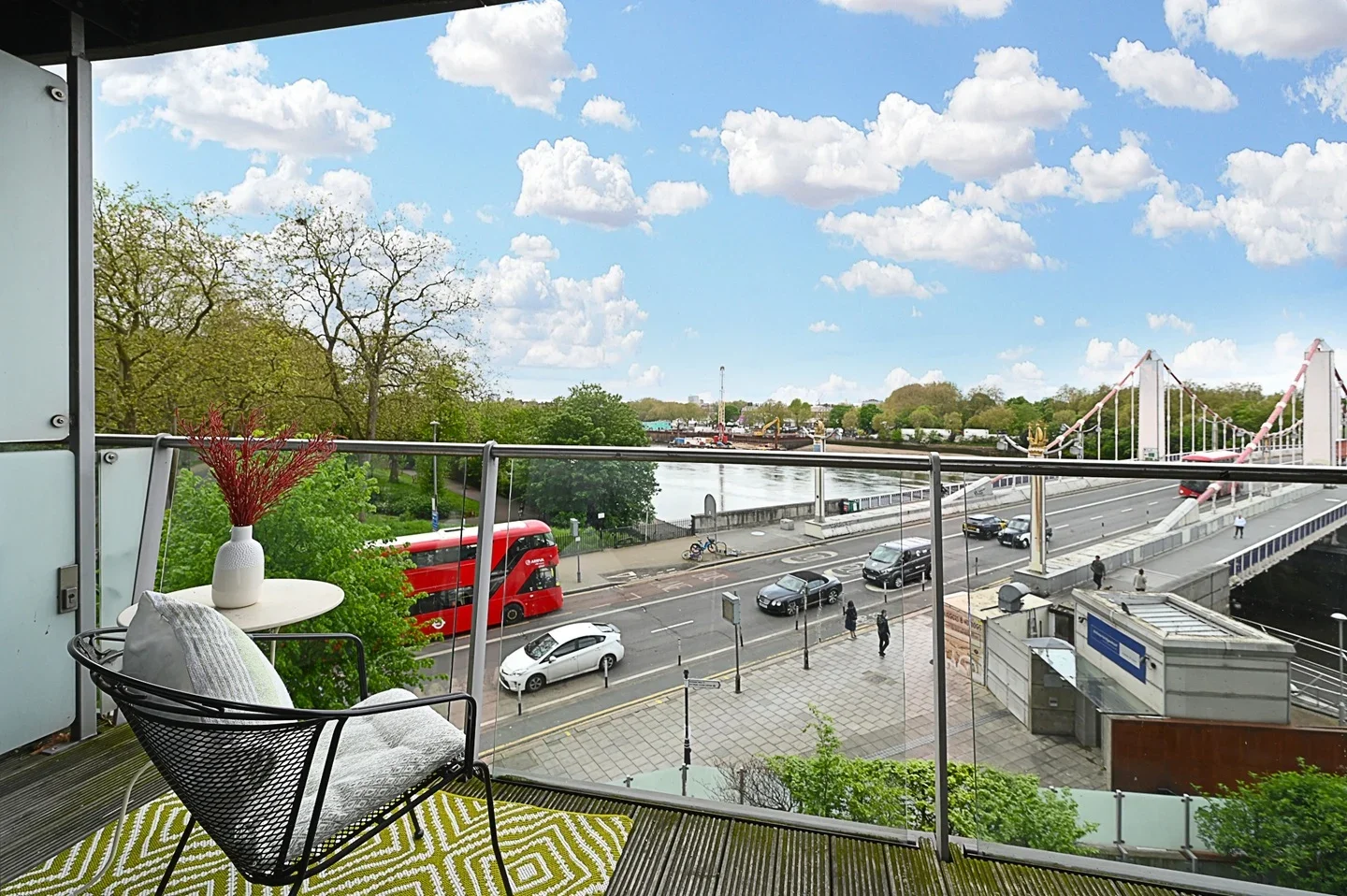 Flat Carriage Drive North in Greater London