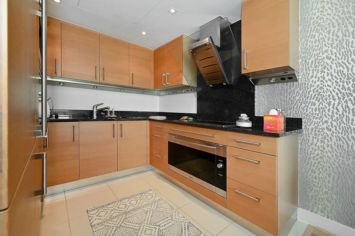 Flat Carriage Drive North in Greater London
