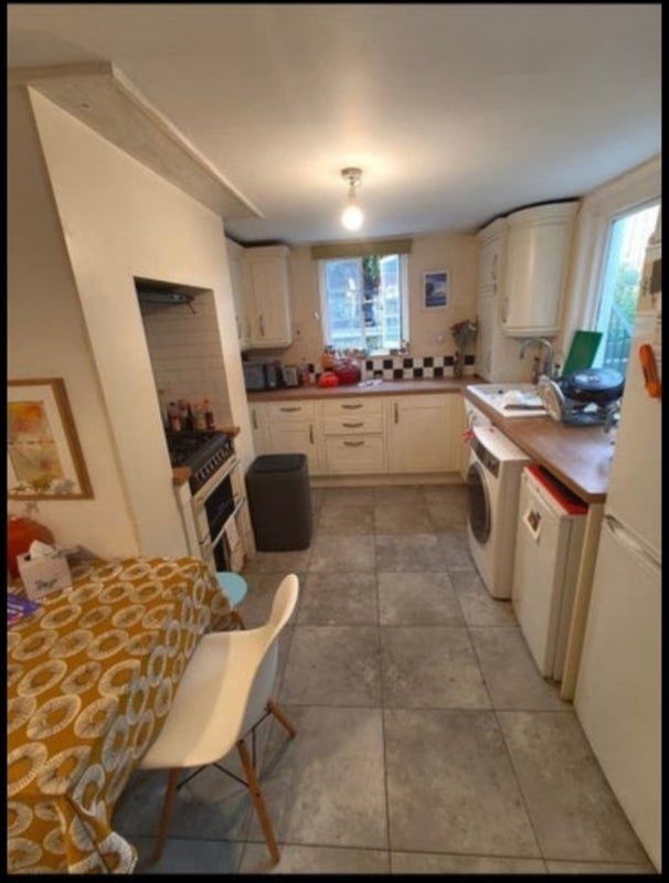Room Mayall Road in Greater London