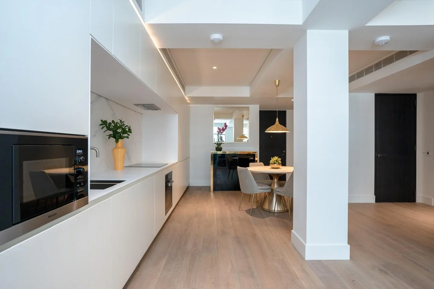 Flat Whitfield Street in Greater London