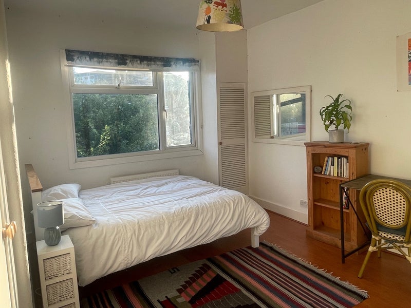Room Hexham Road in Greater London