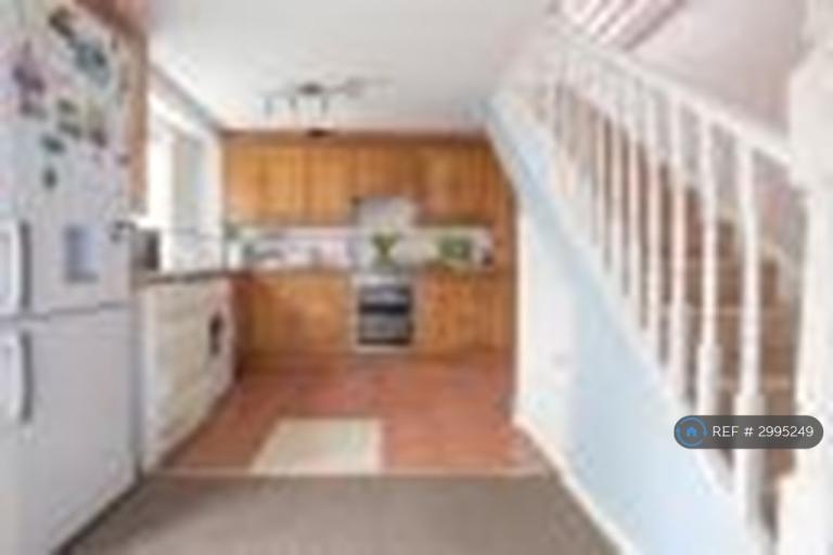 House Warlingham Close in Rainham