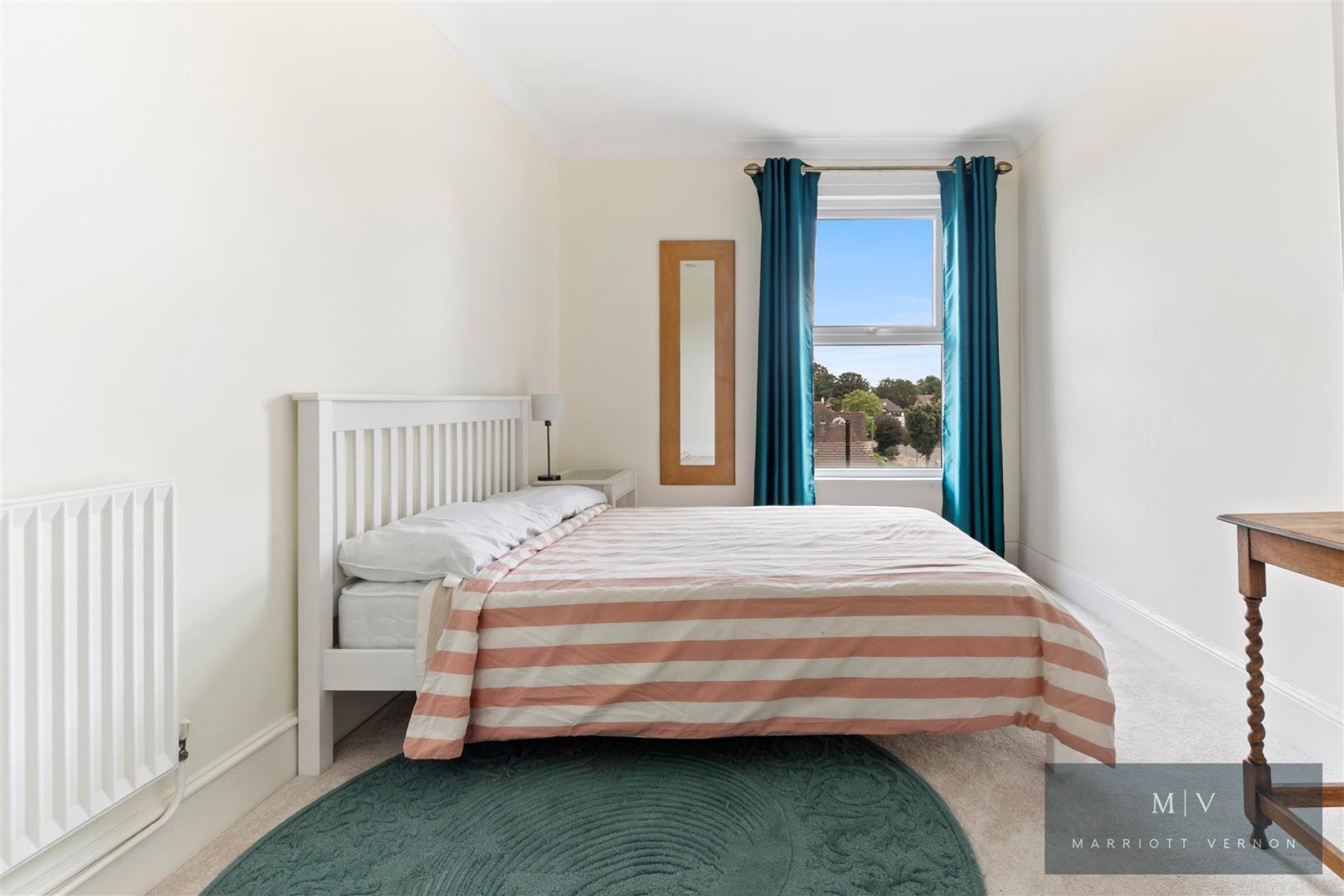 Flat Warham Road in Greater London