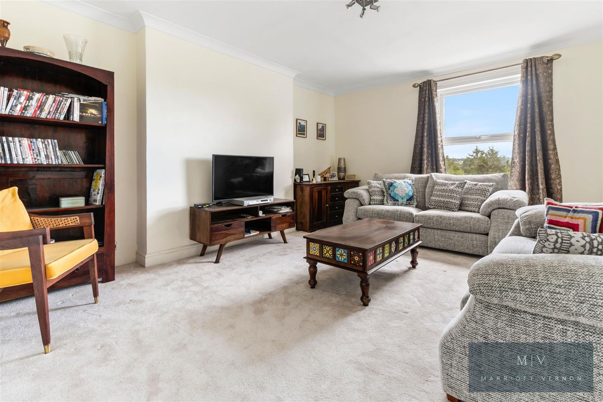 Flat Warham Road in Greater London