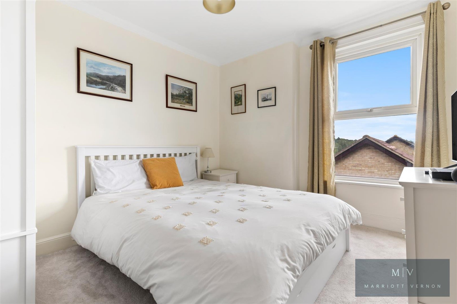 Flat Warham Road in Greater London