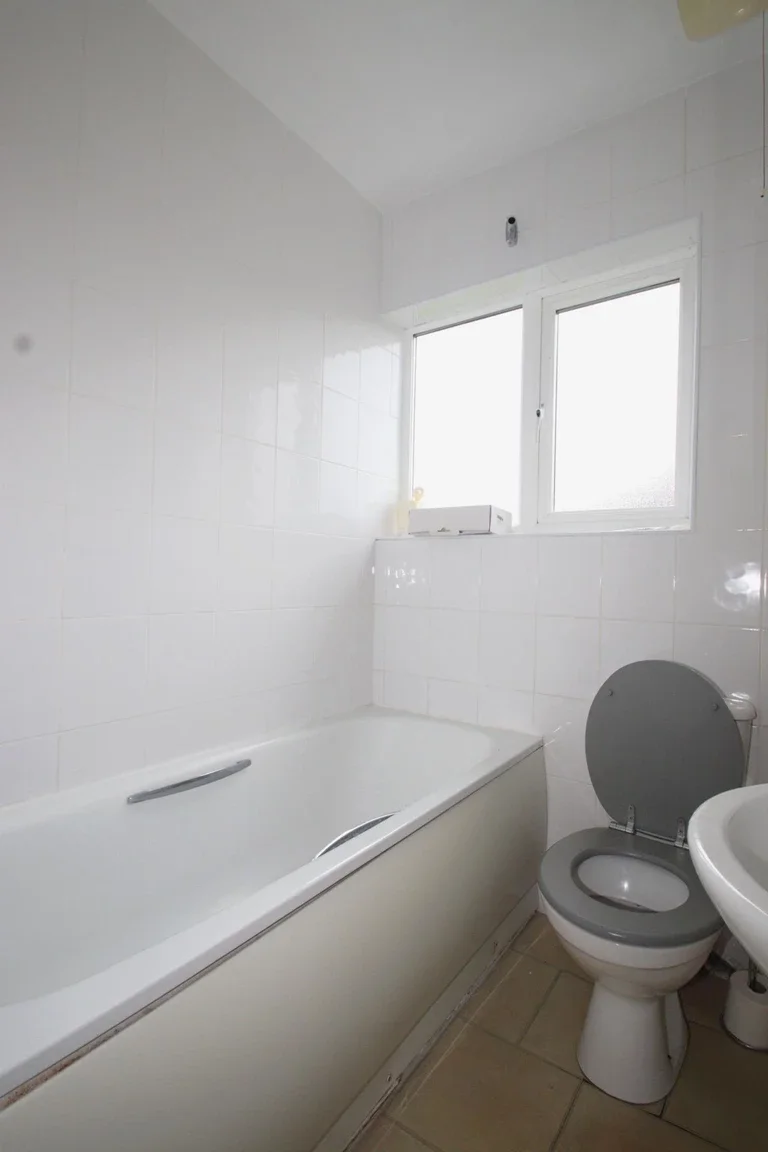 Flat Shepperton Road in London