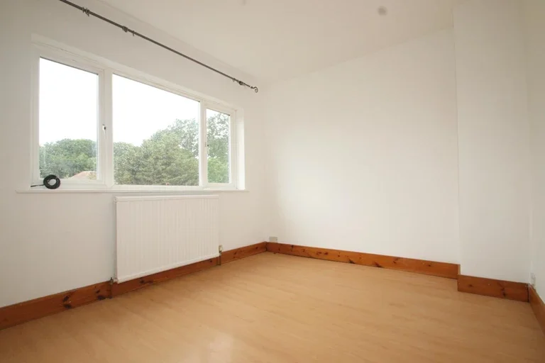 Flat Shepperton Road in London