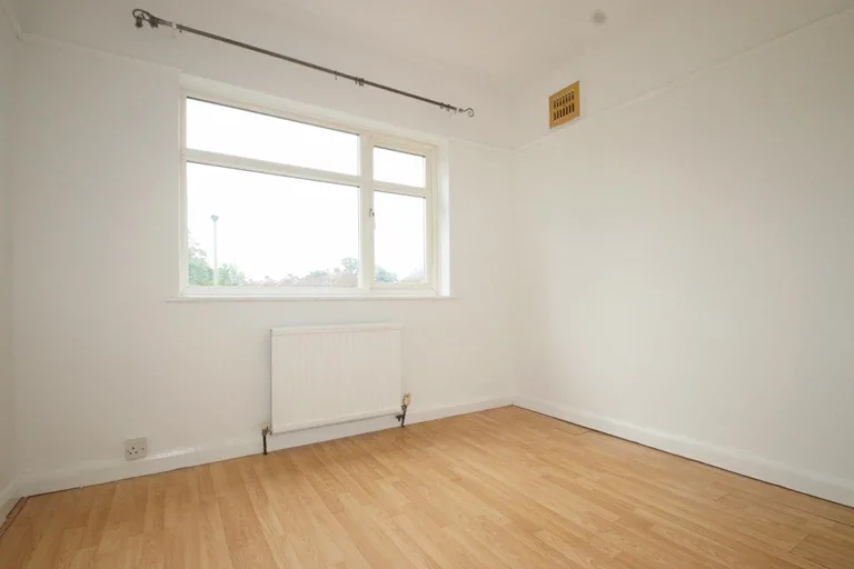 Flat Shepperton Road in London